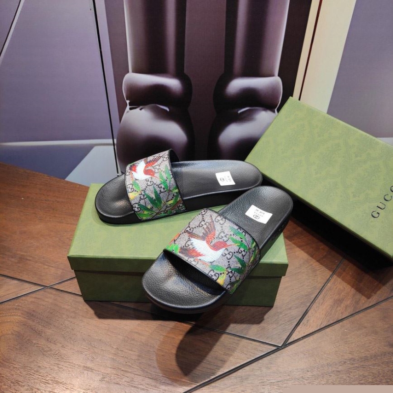G*u*i slippers